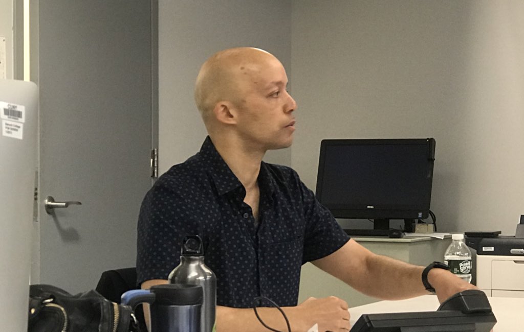 AngelesRafael3's tweet photo. “If you try to do too much you do no justice,” that’s what @TheRealMambo from @30for30ESPN said to @BaruchCollege students when I asked him about his way of organizing information and editing podcasts. He was humble enough to share some techniques and we were happy to learn. https://t.co/at8X0X5dc1