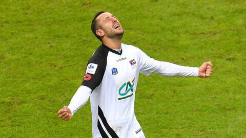 Team_EAG's tweet photo. Jonathan Martins Pereira devrait mettre un terme à sa carrière ! Un mec en or, proche des supporters et qui ne triche pas ! Il aura marqué l’histoire du club ! #MerciJMP https://t.co/LDMGYgQp0g