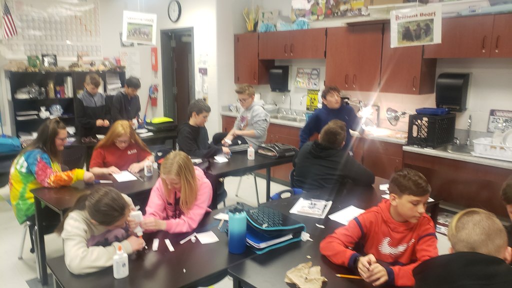 WBESIX's tweet photo. STEAM Week!
Paper Table Challenge in Science Class!  Love watching our future engineers design! https://t.co/8JetzX6RhI