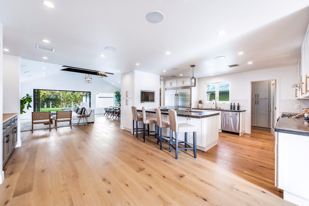 Arrowheadremod's tweet photo. We've helped hundreds of homeowners in the #LosAngeles and #SantaClara areas. We have made our clients' dreams a reality with their desired interior and exterior remodeling plans, from #kitchen, #bathroom, #bedroom, and #office remodeling. 

Contact us today: (800) 270-6997 https://t.co/v7wSwzUH7k