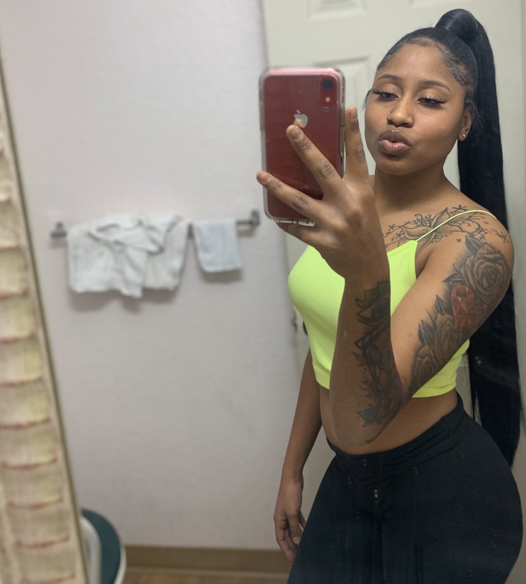 Londonbug__'s tweet photo. Pretty asf, don’t gotta do too much 🥴🥰 #barelypost https://t.co/eeOimczsVM
