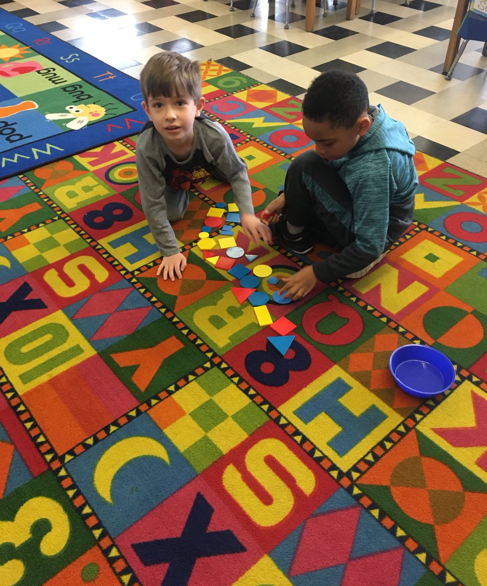 harvey_abc123's tweet photo. #Sorting #attributes by shape, color, size and thickness. #MathIsFun #Kindergarten #ShapeAttributes @NMGibbs_NJ #NMuKnight https://t.co/ATrIgKXkMv
