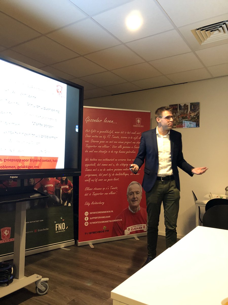 JanBron's tweet photo. Bezoek vd Maatschappij voor Nijverheid en Handel aan FC Twente Scoren in de Wijk. Boeiende lezing van projectleider Bas Schreurs en een mooie rondleiding in het stadion https://t.co/DzMUbJMWwp