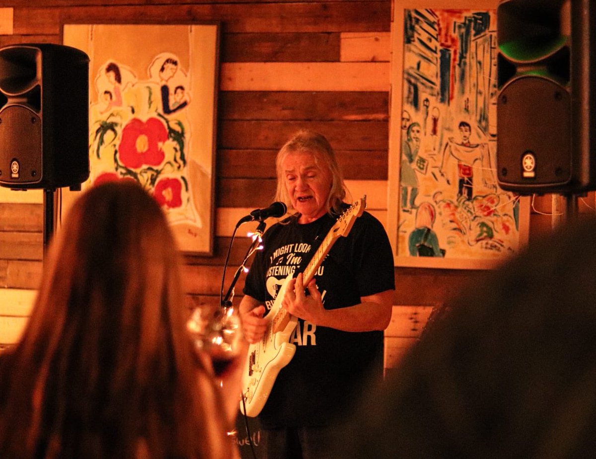 BareOpen's tweet photo. Last weeks open mic. Getting some great professional shots is just another great reason why we’re the best place to be on a Thursday night #openmic #shrewsbury #vegan #organic #cafe https://t.co/JC2cnHxexv