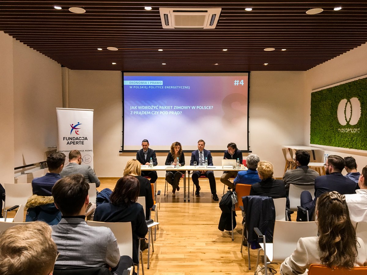 kmksiezopolski's tweet photo. To było bardzo dobre seminarium podziękowania dla wszystkich zaangażowanych, a w szczególności Tomasz Świetlicki @MAPGOVPL @MinKlimatu @alukukw @AGawlikowskaFyk naszych prelegentów za przyjęcie zaproszenia. Ilość i jakość komentarzy, buduje. Dziękuję zdążyliśmy przed #koronawirus https://t.co/ySBPvtbEvB