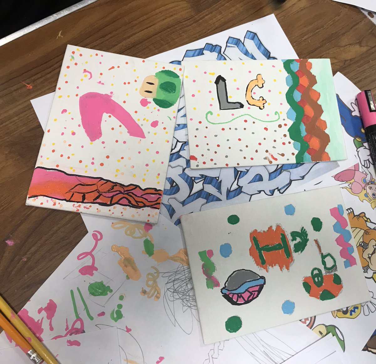 MandiB_'s tweet photo. Last photos of the artwork from tonight’s @uccrew_sthelens #Graffiti workshop with @kingsyzeGraff at #MossBankLibrary What a great session - all 27 children were engrossed and created so many brilliant pieces - and they took them home! Funded by @CF_Merseyside https://t.co/C348diW4Is