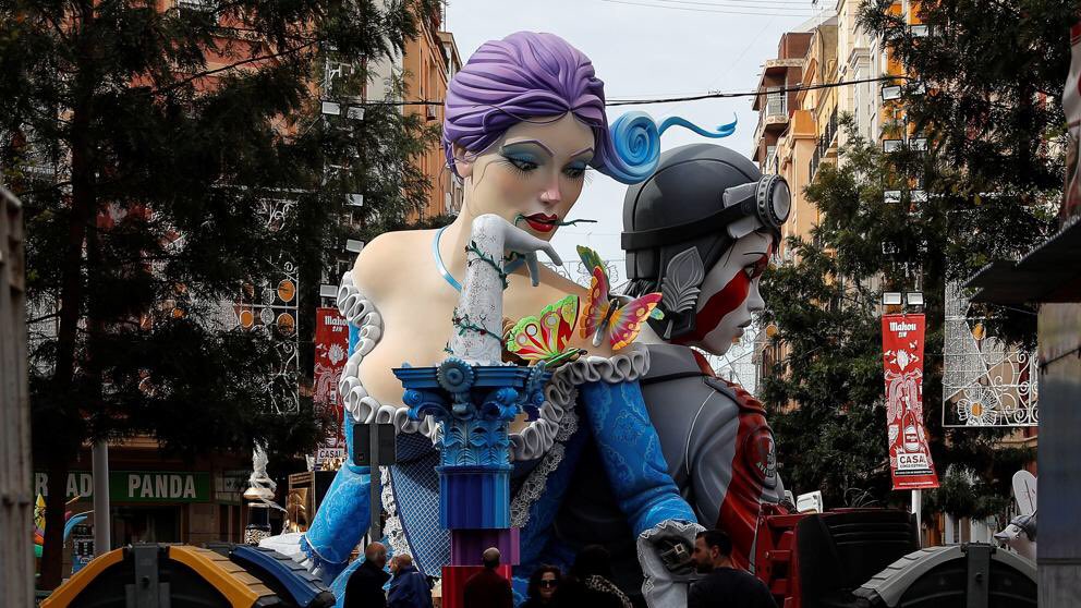 amorfallero_'s tweet photo. El peor presagio se confirma:  Se cancelan las Fallas 2020, estamos destrozados. Nuestro apoyo a todas las comisiones, artistas y en general a todos. No ha podido ser. Renaceremos más fuertes #fallas2020 💔 #coronavirus #fallas2020canceladas #secancelanlasfallas #covid19 #renacer https://t.co/MoQnhq2XLY