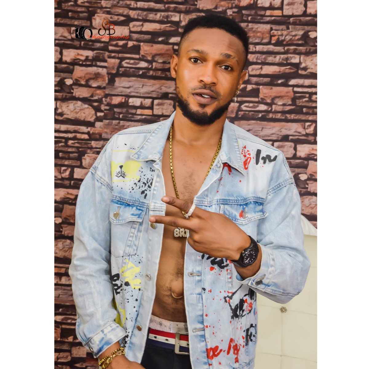 veession's tweet photo. Never depend on a single income
Failure is not an option
#musicking
#kingvision https://t.co/SRmUynGF49