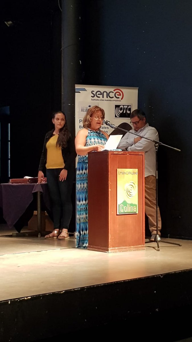 MuniColina's tweet photo. #ProgramaJefaDeHogar | Un grupo de vecinas de la comuna logró certificarse con excelentes calificaciones de un curso de Herramientas Computacionales Básicas de @SenceChile y #OMIL ¡Felicitaciones!

@mario_olavarria 
@CorpColinaEduca
@CorpColina 
@colinadeportes 
@CorpColinaSalud https://t.co/SMFH2sK1pL