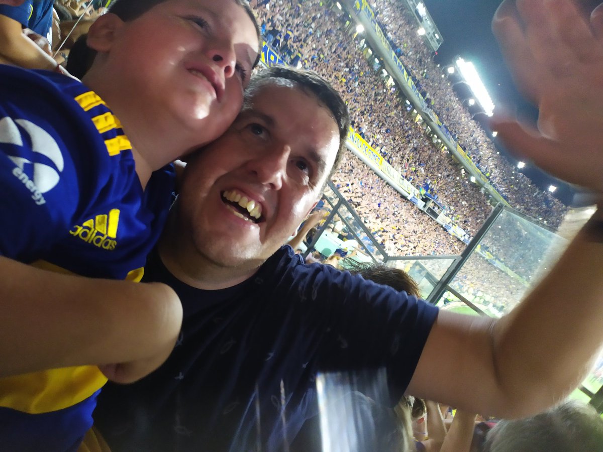 AdriCostas's tweet photo. Desde pendejo yo te vengo a ver! Esto fue la locura del Sábado con mi hijo Mateo @BocaJrsOficial @cauciello @MundoXeneize @FotosXeneizes @La12tuittera @lanumero12comar @Tato_Aguilera https://t.co/emgXfW47dF