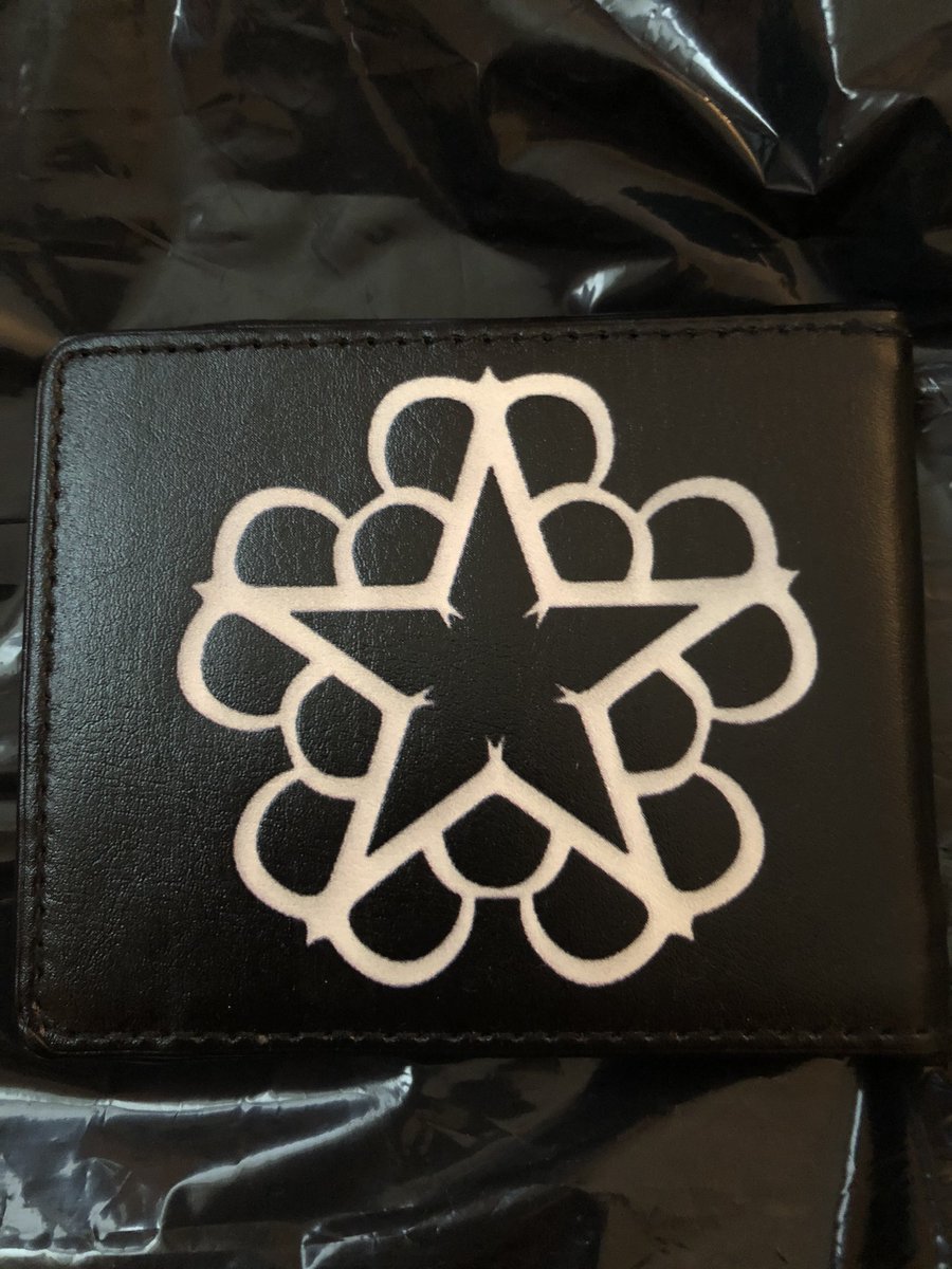 queenshell's tweet image. Look what I found :)