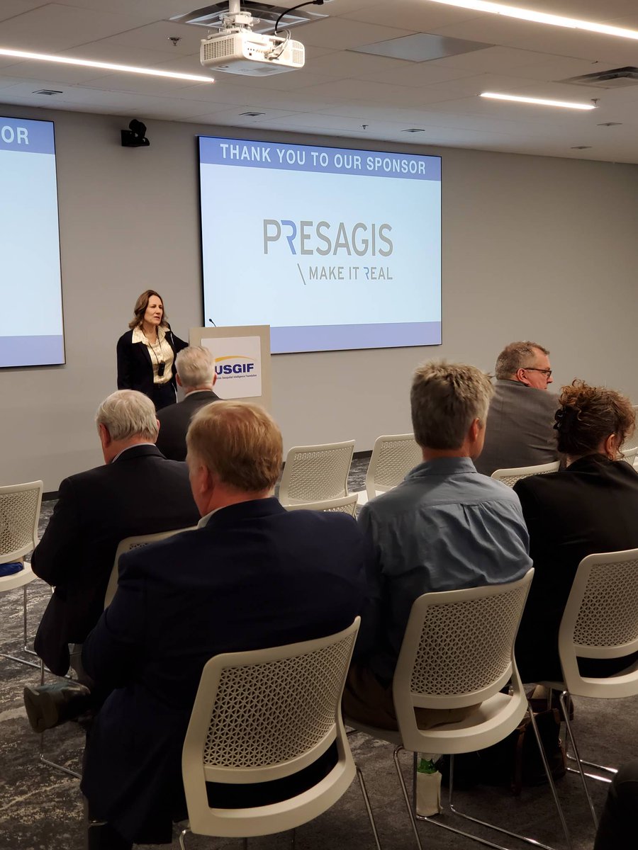 USGIF's tweet photo. Dr. Cynthia Daniell, Director of Research at @NGA_GEOINT engaging the #GEOINTeraction Tuesday attendees. https://t.co/5sS3rW3utD