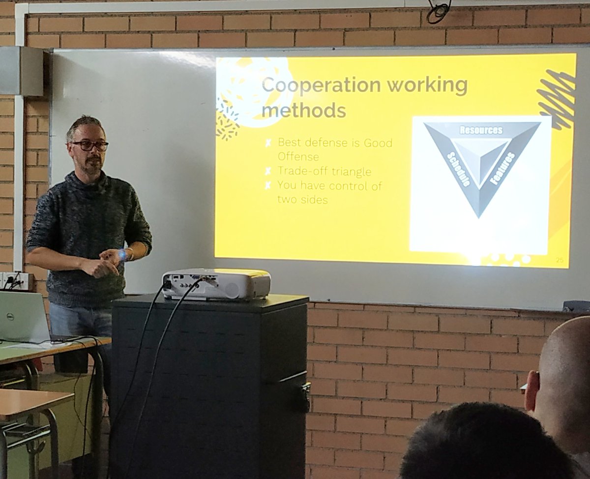 infobosccoma's tweet photo. Sobreviure en el sector informàtic no és gens fàcil. Jordi Fernàndez ens parla de la psicologia aplicada al desenvolupament de programari a través de consells i exemples basats en la seva experiència personal. 
#OlotTech #olot #tic #fp #cicles https://t.co/nyiYA8o5WR