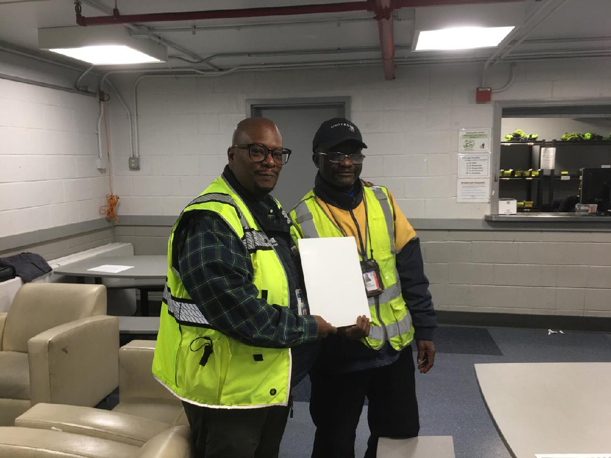 Mr. Wright celebrating 20 years of top notch service to United and team. Mr. Wright always amazes with his level of dedication to his craft. Thank You @susannesworld @MariaPerdomoEWR @mtmorais28 @DebbieTempesta @weareunited @EWRmike @Trozie2 @KellyTolbertUAL @mirali0428