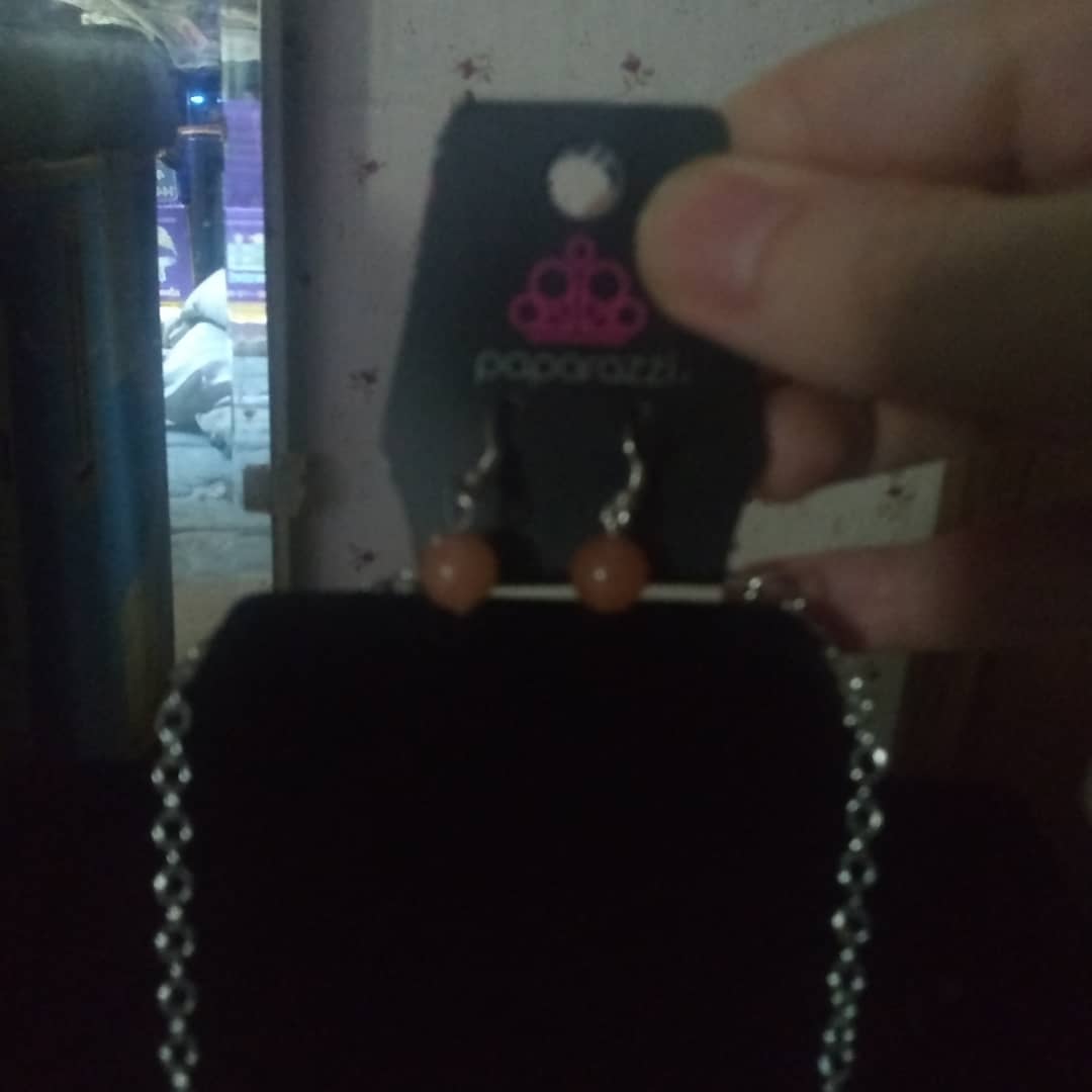 raddyman87's tweet photo. Silver and orange necklace with orange earrings on a fish hook. All paparazzi jewelry is $5 nickel and lead free with a flat rate of shipping for $4. https://t.co/gc1JCImrlc