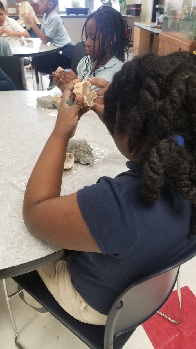 KennedySBCSC's tweet photo. Our 3rd graders learned about rocks and minerals with the Michiana Gem and Mineral Society, inc today! @SouthBendCSC @drtoddc @mmattmodlin @SethPonder @HSwartz25 https://t.co/RwF83DNI7x