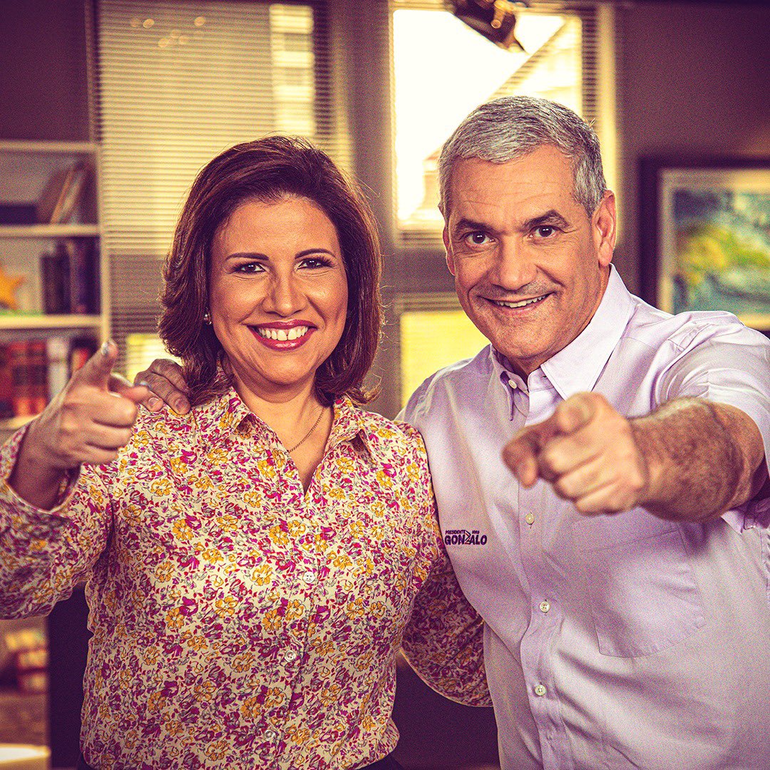 GonzaloCastillo's tweet photo. Con Margot, haré una República Dominicana de oportunidades para hombres, mujeres, jóvenes y adultos. Contamos contigo. 

#GonzaloMargarita #GonzaloPresidente #MásOportunidadesParaTodos #aTrabajar #Vota1 #VotaPLD https://t.co/GH4sRoksyO