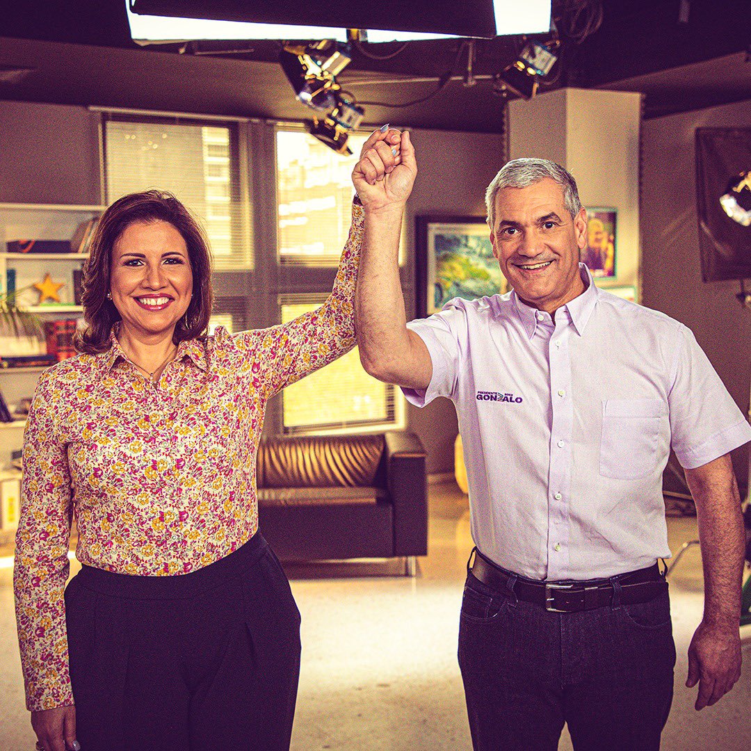 GonzaloCastillo's tweet photo. Con Margot, haré una República Dominicana de oportunidades para hombres, mujeres, jóvenes y adultos. Contamos contigo. 

#GonzaloMargarita #GonzaloPresidente #MásOportunidadesParaTodos #aTrabajar #Vota1 #VotaPLD https://t.co/GH4sRoksyO