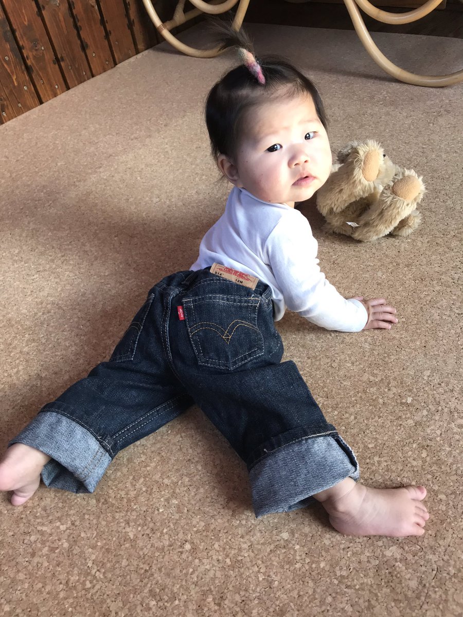 megg410's tweet photo. 娘。
人生初のジーパンを買うの巻。
中古でいいものを格安でGET!!
#リーバイス
#levis514
#生後7ヶ月
#デニム女子
#エイジングさせなきゃ https://t.co/6qoQmCOEUc