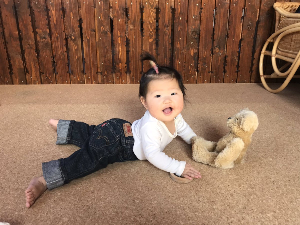 megg410's tweet photo. 娘。
人生初のジーパンを買うの巻。
中古でいいものを格安でGET!!
#リーバイス
#levis514
#生後7ヶ月
#デニム女子
#エイジングさせなきゃ https://t.co/6qoQmCOEUc