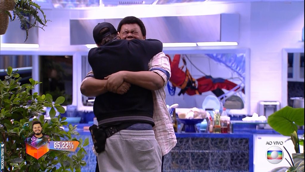 cirohamen's tweet photo. Quem não chora com isso aqui já morreu por dentro #BBB20 https://t.co/QDAwFrEyUY