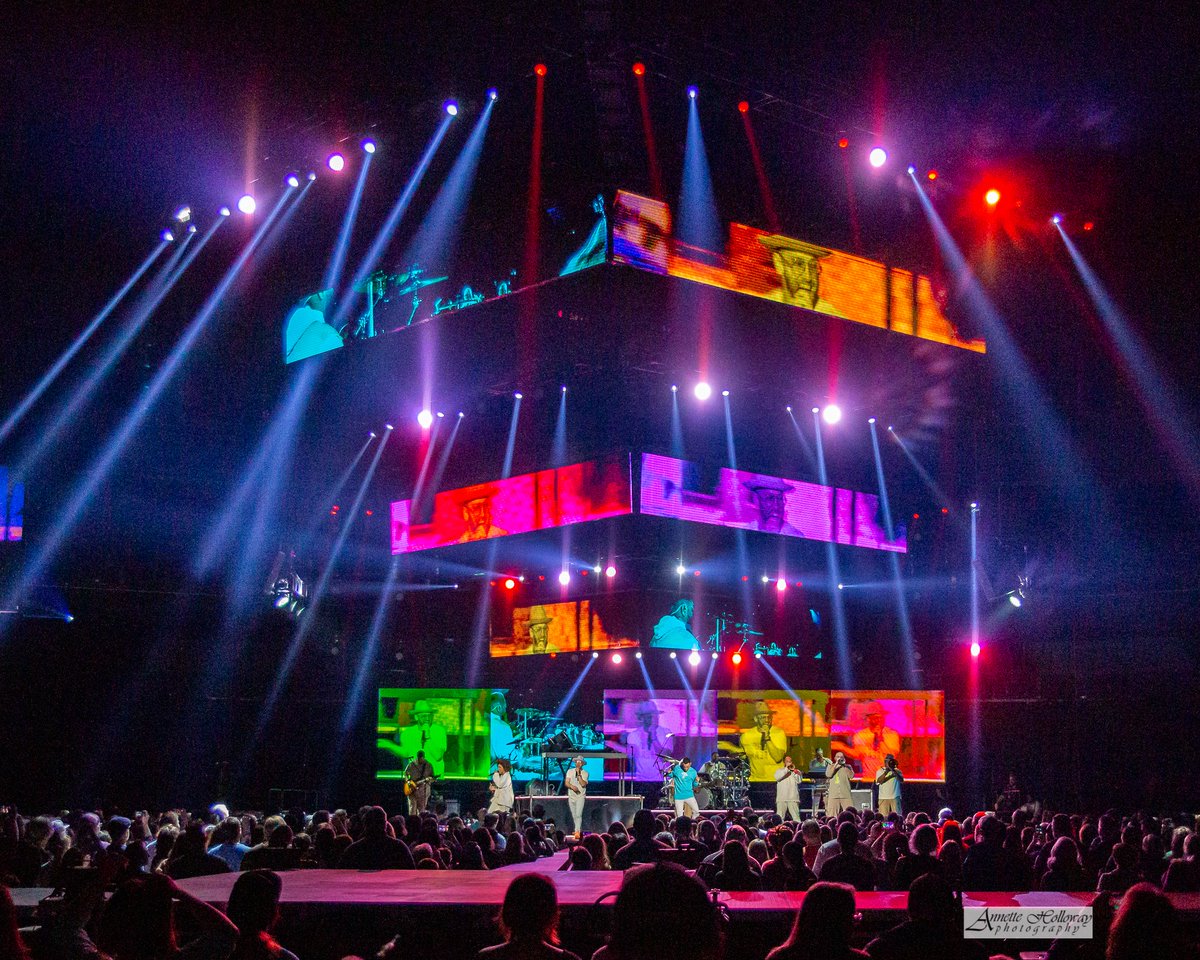 AnnetteHolloway's tweet photo. Takes your breath away, doesn't it? Shoutout to @TobyMac, Diverse City Band and #HitsDeepTour for always going the extra mile for the fans!  😎🔥🔥😎

@seespotlight #TobyMac #AHTobyMac
@Awakeningevents #HitsDeep
https://t.co/Lz9k2VLKJE #TheElements
📸: @AnnetteHolloway https://t.co/gW9sWG3O8q