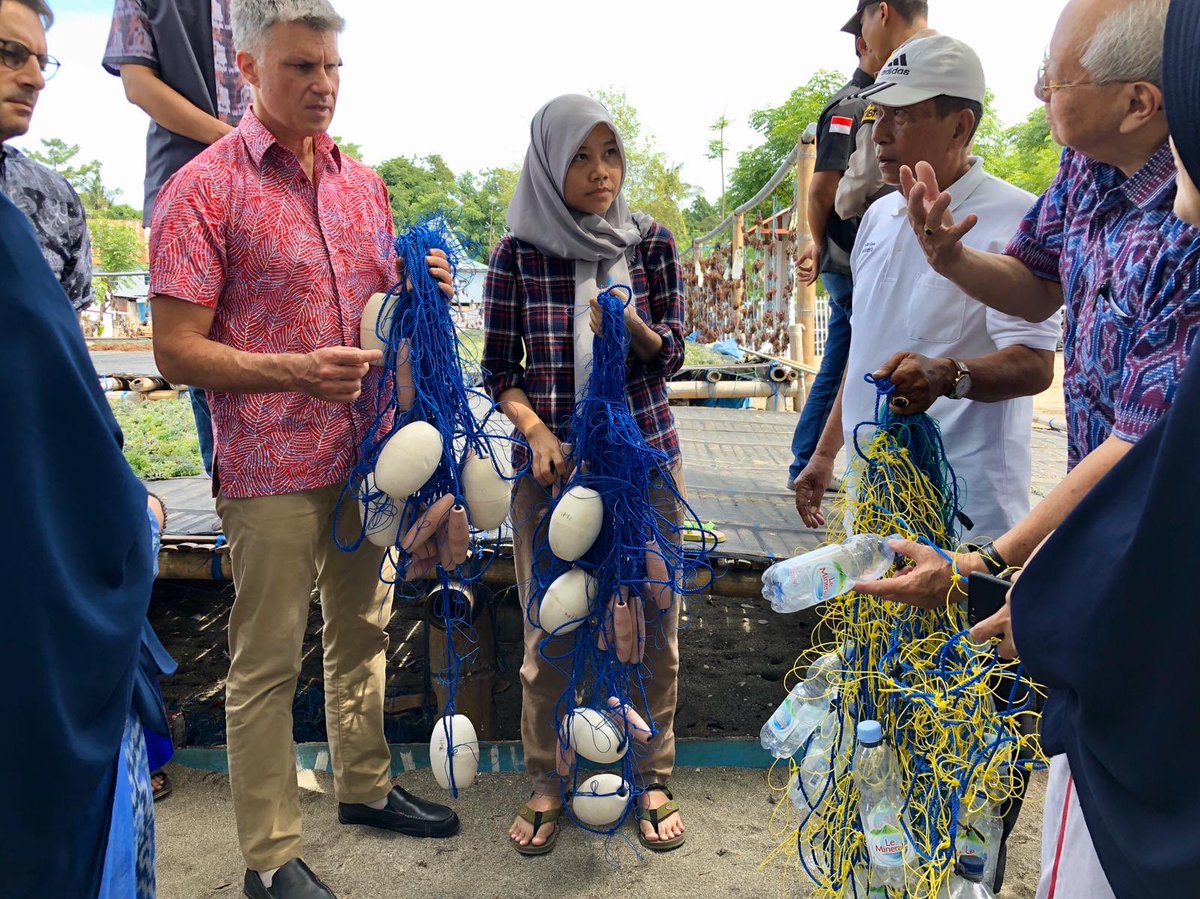 CDFCanada's tweet photo. A real privilege to host H.E. Cameron MacKay, 🇨🇦 Ambassador to #Indonesia, during a site visit to #INVEST project! INVEST promotes a greener &amp; cleaner environment by reducing #plastic pollution &amp; creating better opp. for South Sulawesi farmers. @CanEmbIndonesia @GAC_Corporate https://t.co/IH31y18Ta1