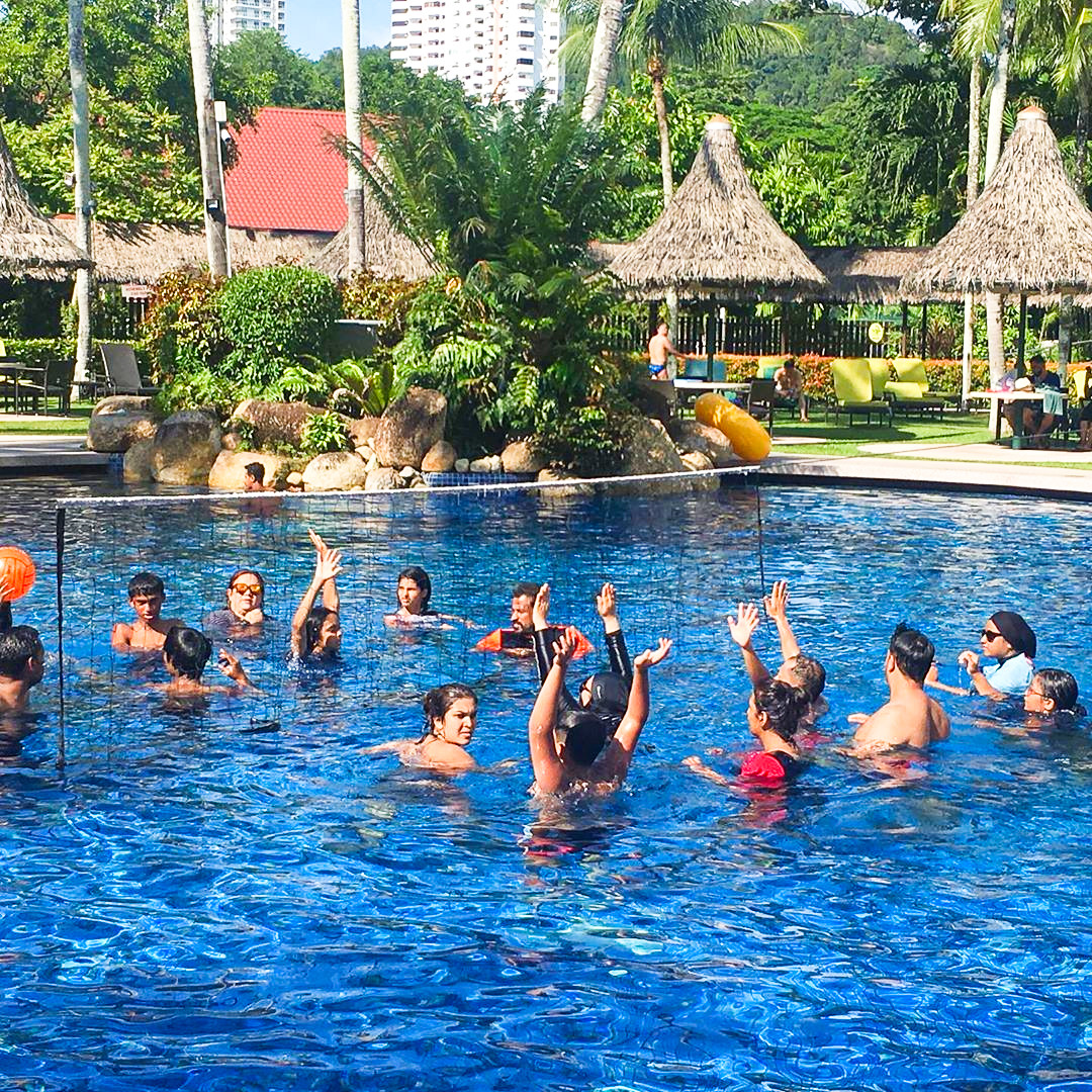 Fun in the #pool moments at the beachfront resort in Penang #goldensandsresort 😍