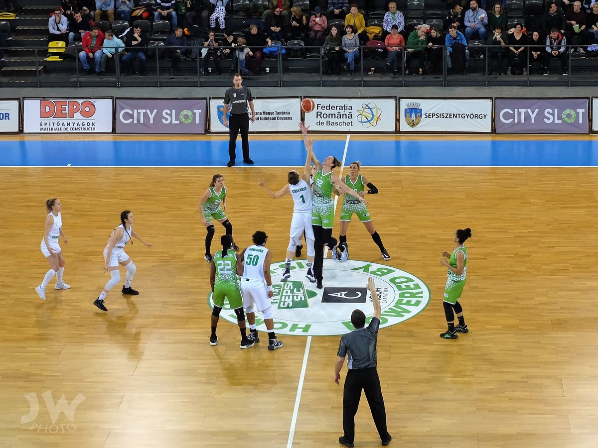 jahact80's tweet photo. Some more pic's of Jordan @tooblue_50 at CUPAROMANIEI2020 #RomaniaCup
#AgronomiaBucuresti #50 #CUPAROMANIEI #Baschetro #EuroBasket π#AlfaGlobe π https://t.co/9zC5tqOQZr