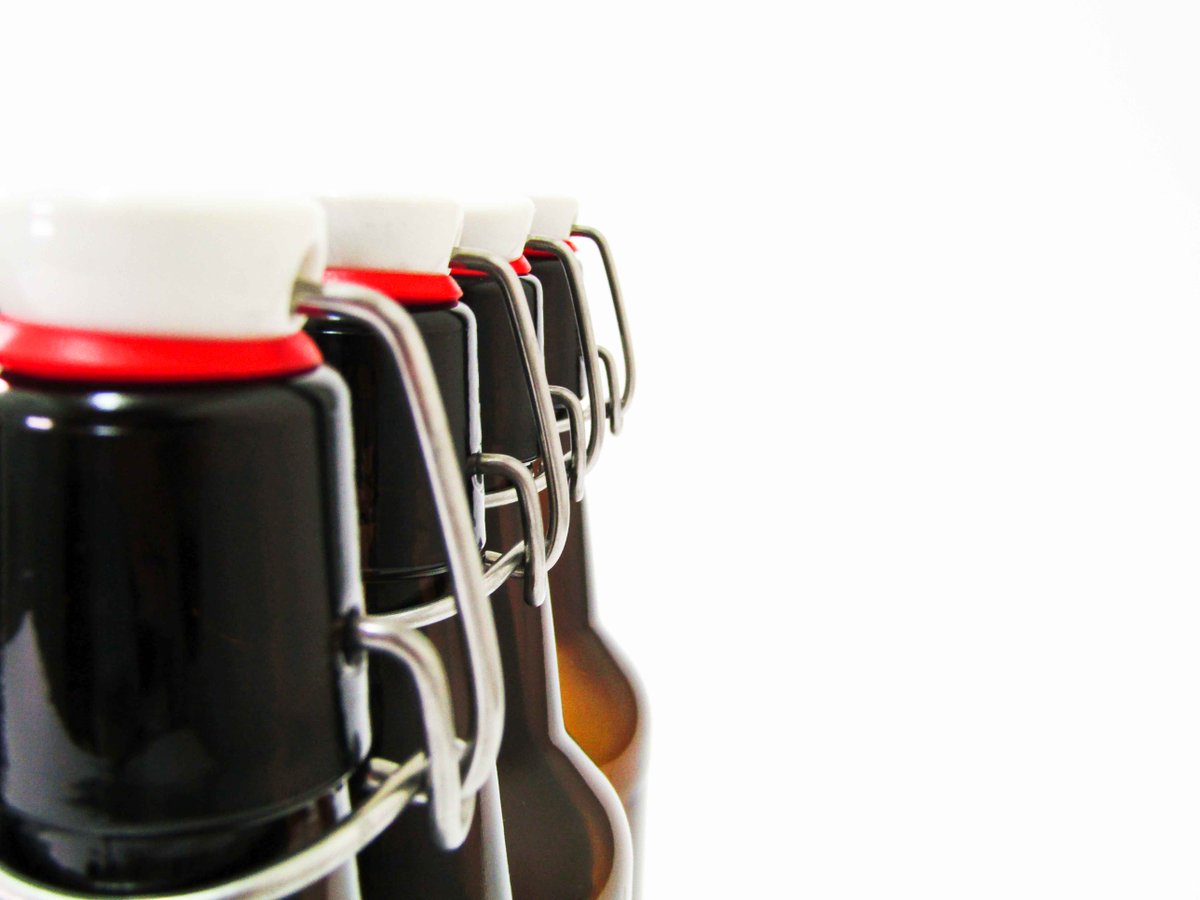 Our Swing top bottles are the perfect way to bottle fully-carbonated beverages, so that another brew can be put down. Purchase in packs of 24 so you'll never fall short! #williamswarn #sustainablebrewing

Shop NZ: bit.ly/2veQpPC
Shop AU: bit.ly/3cTf2Cz