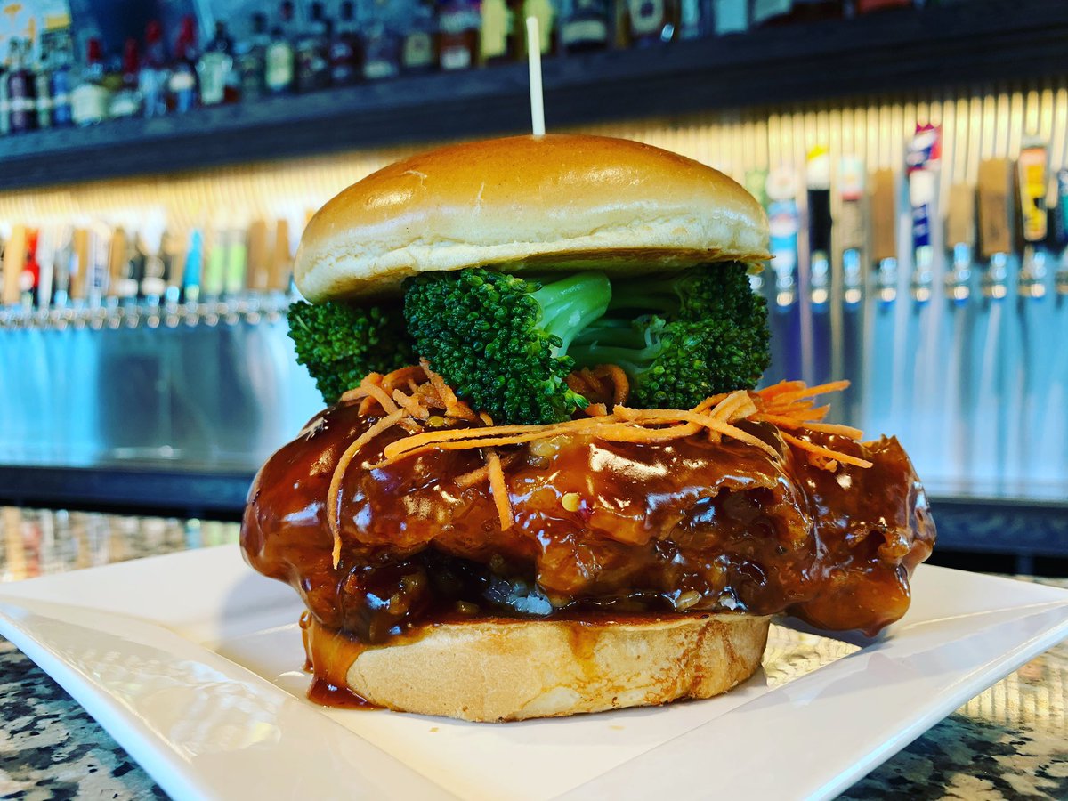 BOW: Generally Tspeaking

Fried Chicken Breast
House General Tso Sauce
Broccoli Floret 
Shaved Carrot
White Rice
Brioche

#burgerbar #burgeroftheweek #pintroomlittleton #craftbeer #yourluckynumbersare