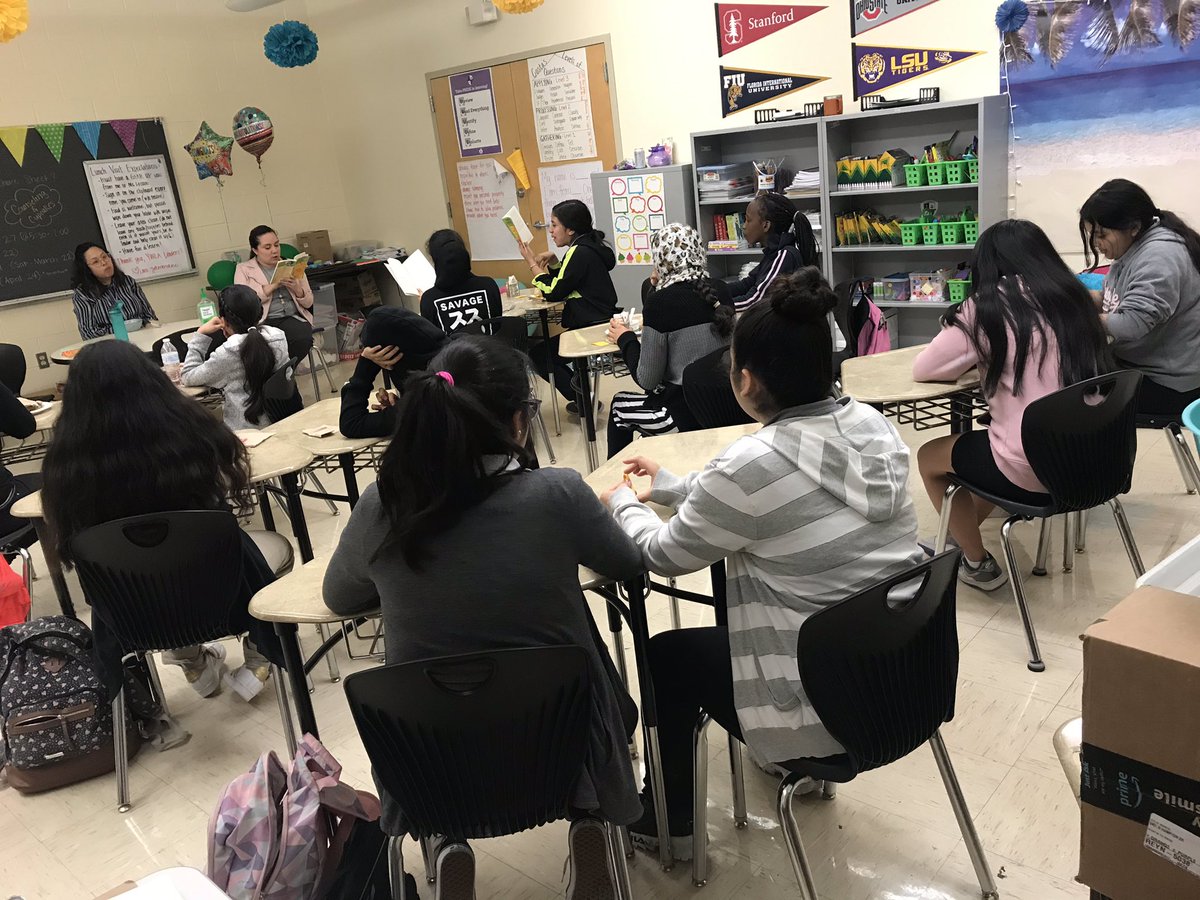 zamoranoteach's tweet photo. Today we held our first bilingual book studies, in preparation for our visit to @UTAustin with @traceyhabla &amp; @Las_Escritoras 📚🤓 Had some awesome convos about the origins of our names 💜 #proudofouridentity #lacasaenmangostreet @SadlerMeansYWLA @CAOrtizYWLA @GEARUPAustinISD https://t.co/9ugRNk62Ef