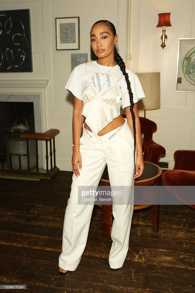 LittleMixCHI's tweet photo. 📸| Leigh en el evento #OwnTheTable hoy en Londres (@LittleMix) https://t.co/PRj4V4QN64