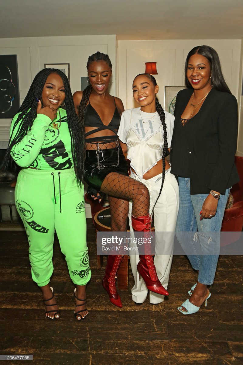 LittleMixCHI's tweet photo. 📸| Leigh en el evento #OwnTheTable esta noche en Londres 💘 (@LittleMix) https://t.co/KBudNifdKr