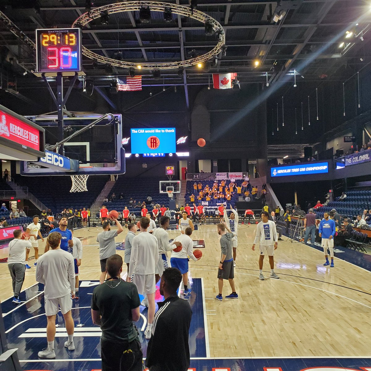 TheRealNZone's tweet photo. ~30 minutes until tipoff. Let's have some fun tonight, huh?

GO HUSKIES https://t.co/dVp0sxsQ6f