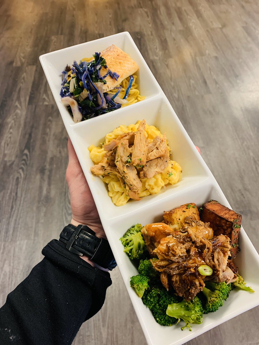 suudining's tweet image. Unlike your other room mates, we cook and do dishes! Dine with us in the Thunderbird Circle for just 1 meal swipe or $10 door price.