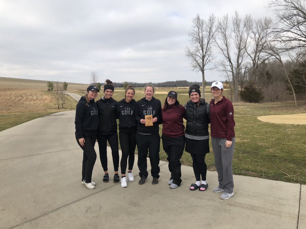 golf_pirates's tweet photo. Men won the 2020 Ottawa Spring Invitational with the Women coming in second. Also, Matt Percy won the individual championship!! Very proud of both teams the past 2 days! Tough conditions with rain and cold but fought hard. Great start and let’s build on this! #parku #dubseason https://t.co/zo5IbnsdSd