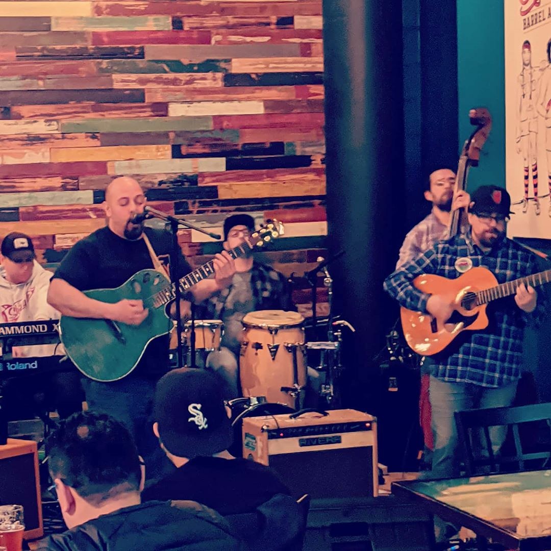Concreterootz's tweet photo. Here's some pics from our #acoustic show at @TightHeadBrew in #Mundelein #Illinois!! (2/22/20)
#TheConcreteRoots #ChiTownReggae #chicagoreggae #IllinoisReggae #MidwestReggae #MidwestMusic #IllinoisMusic #ChicagoMusic #ChiTownMusic #concreteroots #onelove #tuesdayvibes #chingon https://t.co/VAHdBJRO8B