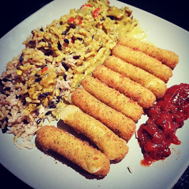 ourbigplanet's tweet photo. On the weekend I had a premade Thai Vegetable Curry and non-Mozarella Sticks with Tomato Salsa. Was pretty good. According to the packing this would have been enough food for two, but felt more like a meal for one to me 🐖🐷🐽
.
.
.
#vegandishes
#vegani… https://t.co/xuWhp08q9B https://t.co/HDF5h5ZQjw