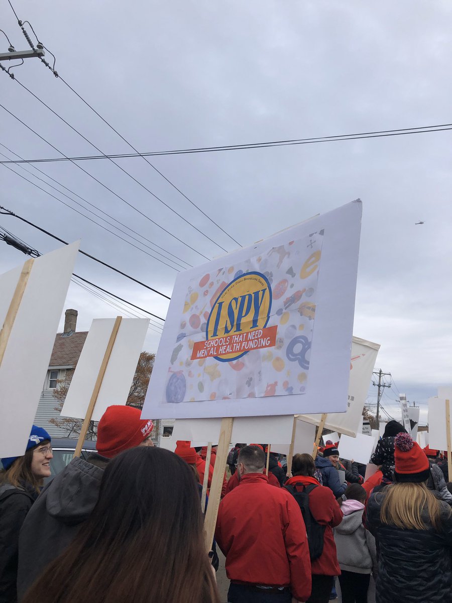 dumbalienhoe's tweet photo. Some of my favorite signs from the  #sppsstrike #spps https://t.co/kWUcyM5ASa