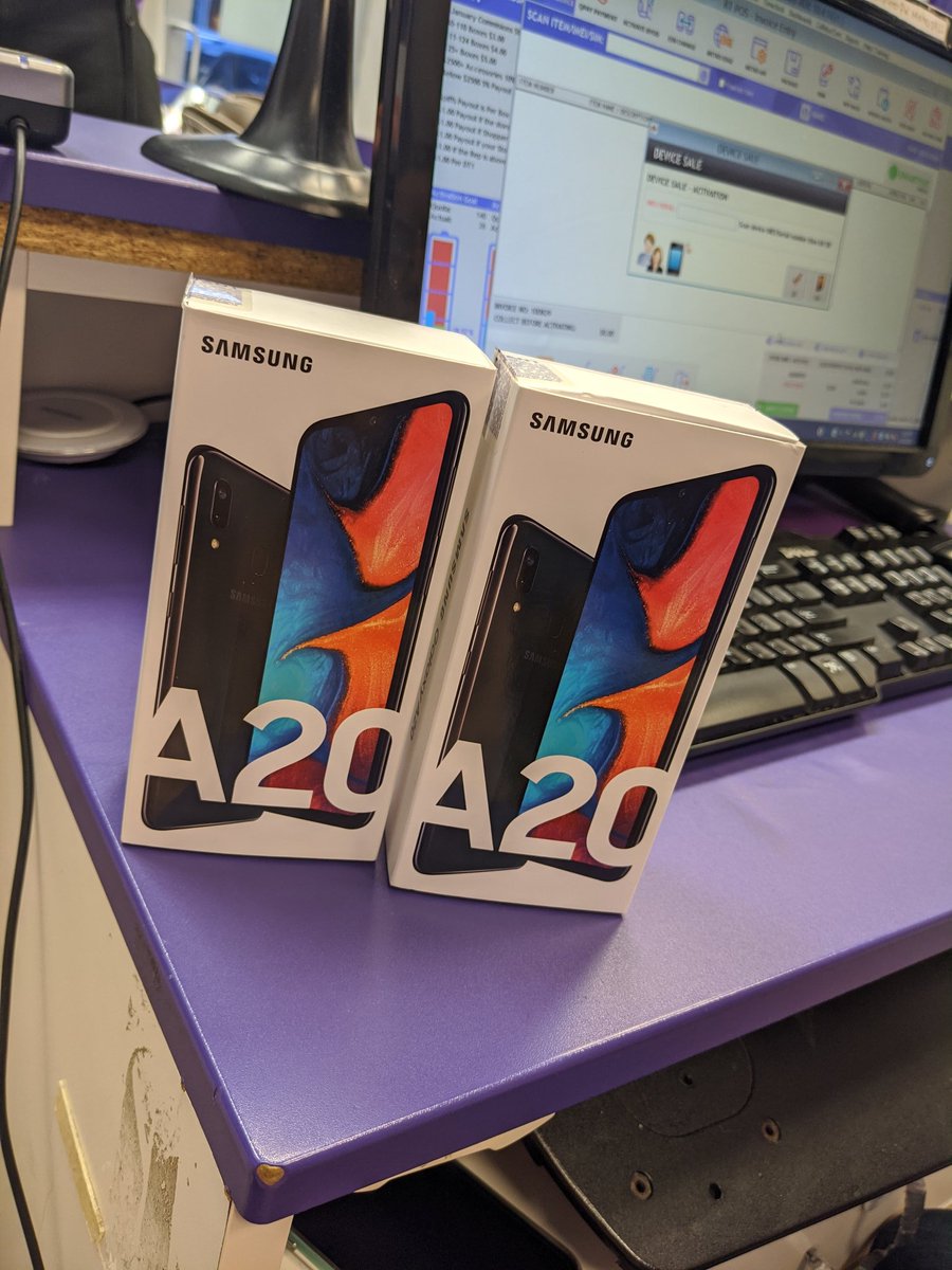 HernandezSuky's tweet photo. Working side by side selling and sold two phones at 2922 Ditmars Blvd. Two happy customers ML deal port from Sprint 2 for $90 and $10 Bundle!!! 💪💪 Giada had no phones today and we reached her goal of new acts to achieve quota @GMEN80 @JimRobertiello #murple @MetroByTMobile https://t.co/oGJePEA7RV