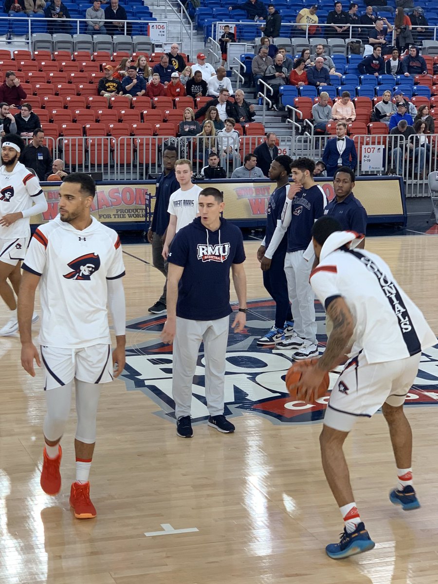 coachJoeLew's tweet photo. Former @Hoopgroup HGSL boss current RMU asst. Dave Fedor leading warmups before NEC Championship game! #HGSL #GrindingPaysOff https://t.co/Ilt6aIdeKx