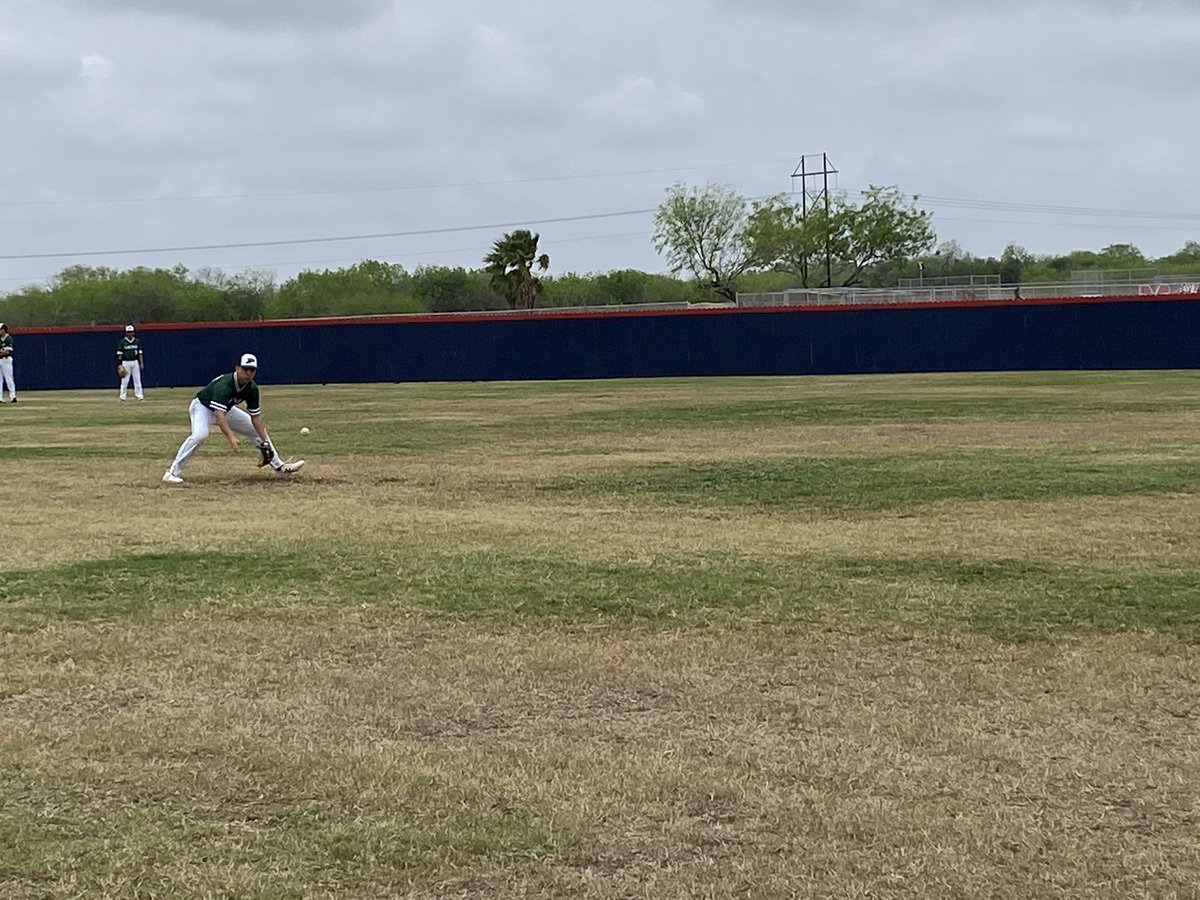 PaceHS_Baseball's tweet photo. Pregame warm up. Pace vs Veterans about to begin https://t.co/3xCmd5bkgk