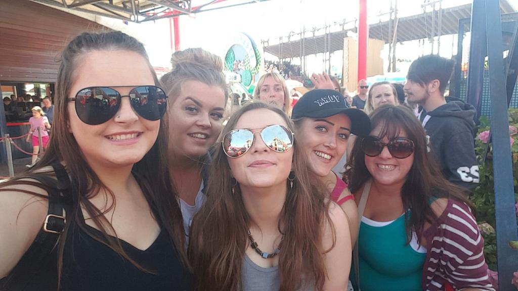 KatieYiss's tweet photo. Happy Birthday to our wee free spirit in the middle💖 #happybirthdaySaffroneventhoughyoudonthavetwitter 
@EastRenYISS 
@Simonemhairi https://t.co/dUnmKUmg3D