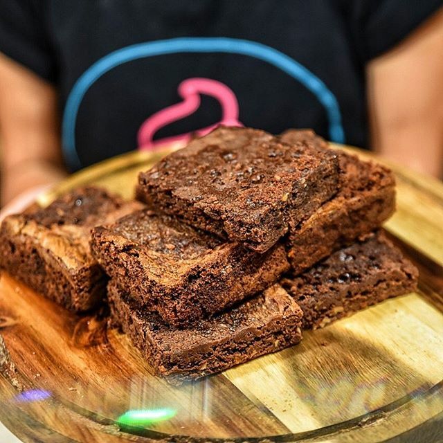HappyShakecuc's tweet photo. 😍Combina nuestros Crunchy Brownies con tus helados favoritos Happy Shake. ⁣⁣
🚨¿Donde encuentras estas delicias? ⁣Justo a la entrada de📍El Mercado de Mall Plaza Buenavista 3 @mallplazabuenavista⁣⁣

⁣⁣#brownies #brownielove #love #crunchie #chocolate https://t.co/1cVSmriLDx