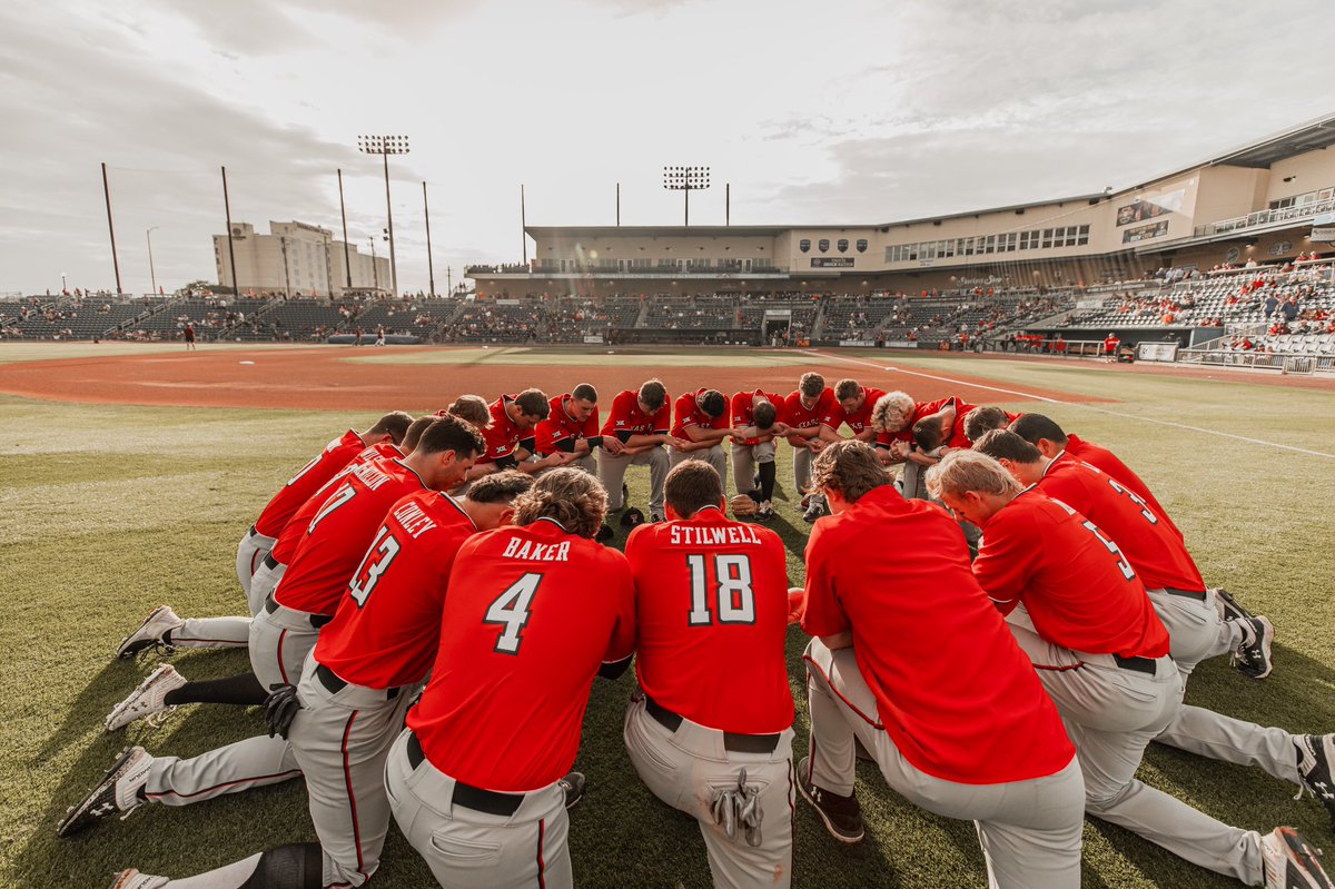 TTU_Baseball's tweet photo. Road mentality.

Block out the noise and play our game.

🔴#WreckEm⚫️ https://t.co/H2PIQBTUt3