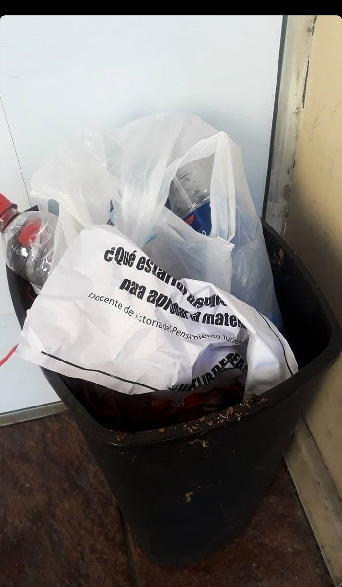 cef_derechount's tweet photo. Hoy nuestra facultad amaneció sin ningún cartel pegado. Los tiraron a la basura. Las autoridades? Calladas. Pero a nosotras no nos callan nunca mas. La UNT es cómplice. Encubre a abusadores y acosadores. #UNTLIBREDEACOSO https://t.co/Mb4nJHHSL8