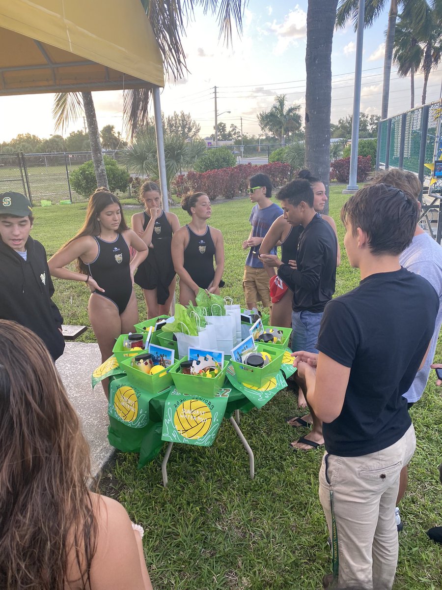 Kathryn_Koerner's tweet image. Senior Night 2020