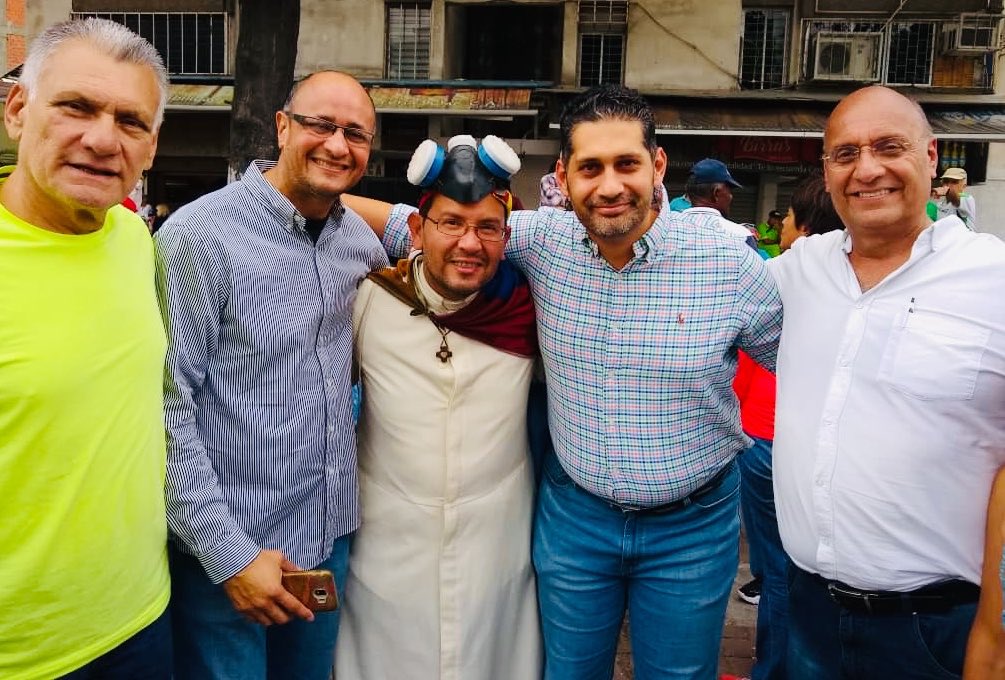 joaquin284's tweet photo. A pesar de las amenazas, seguimos luchando por Venezuela. ¡Gloria al bravo Pueblo! https://t.co/0QlWh8BPIP