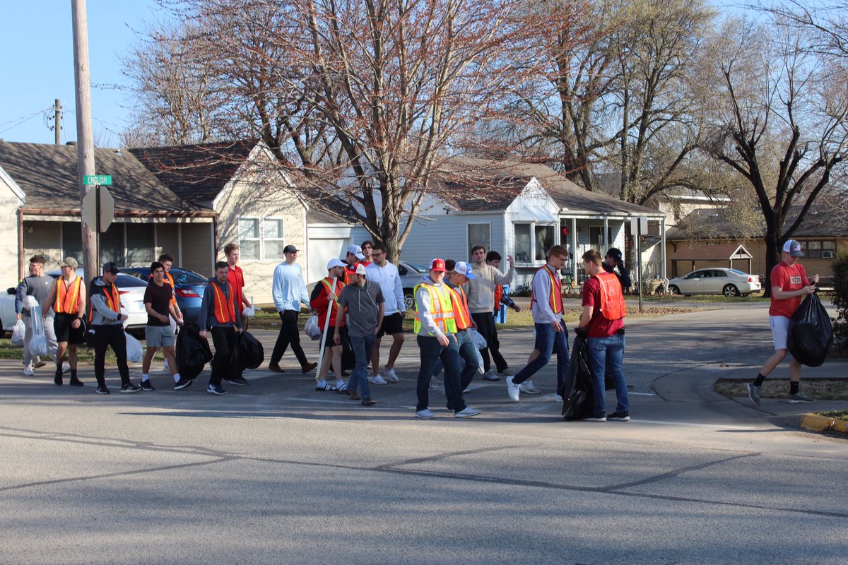 Sigma Phi Epsilon spent their afternoon cleaning up Ford Street.  We love to see our fraternities engaging in community service and keeping our campus clean.